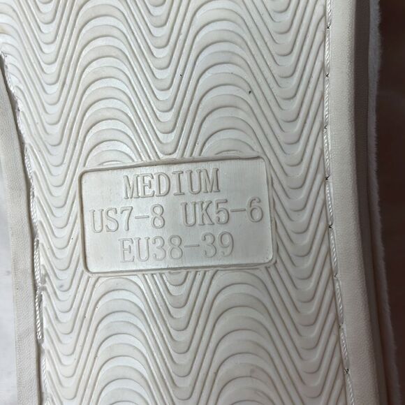 AW Bridal Engagement Slippers. Size Medium 7/8. - Picture 7 of 7